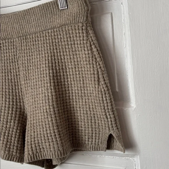 ABERCROMBIE & FITCH WAFFLE KNIT SWEATER SHORTS - Picture 5 of 7